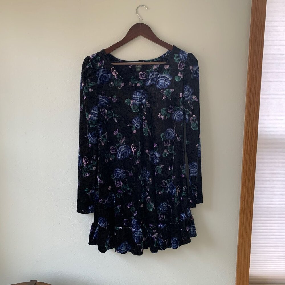 Wild Fable Dress Women Velvet Ruffle Hem V Neck Long Sleeve Black Floral